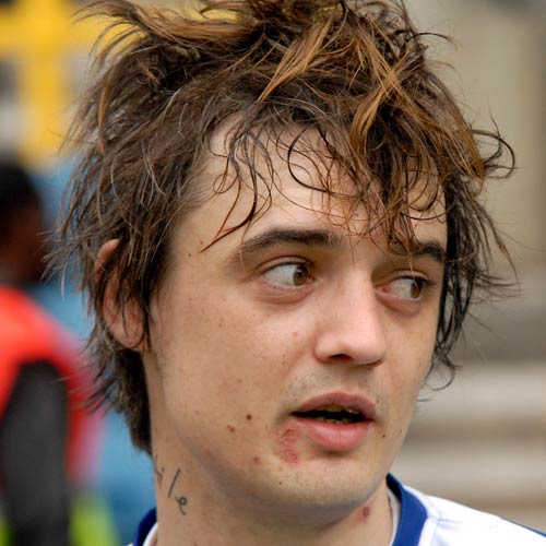 http://thebosh.com/upload/2008/05/20/pete_doherty_plays_football_for_charity/Pete-Doherty2.jpg